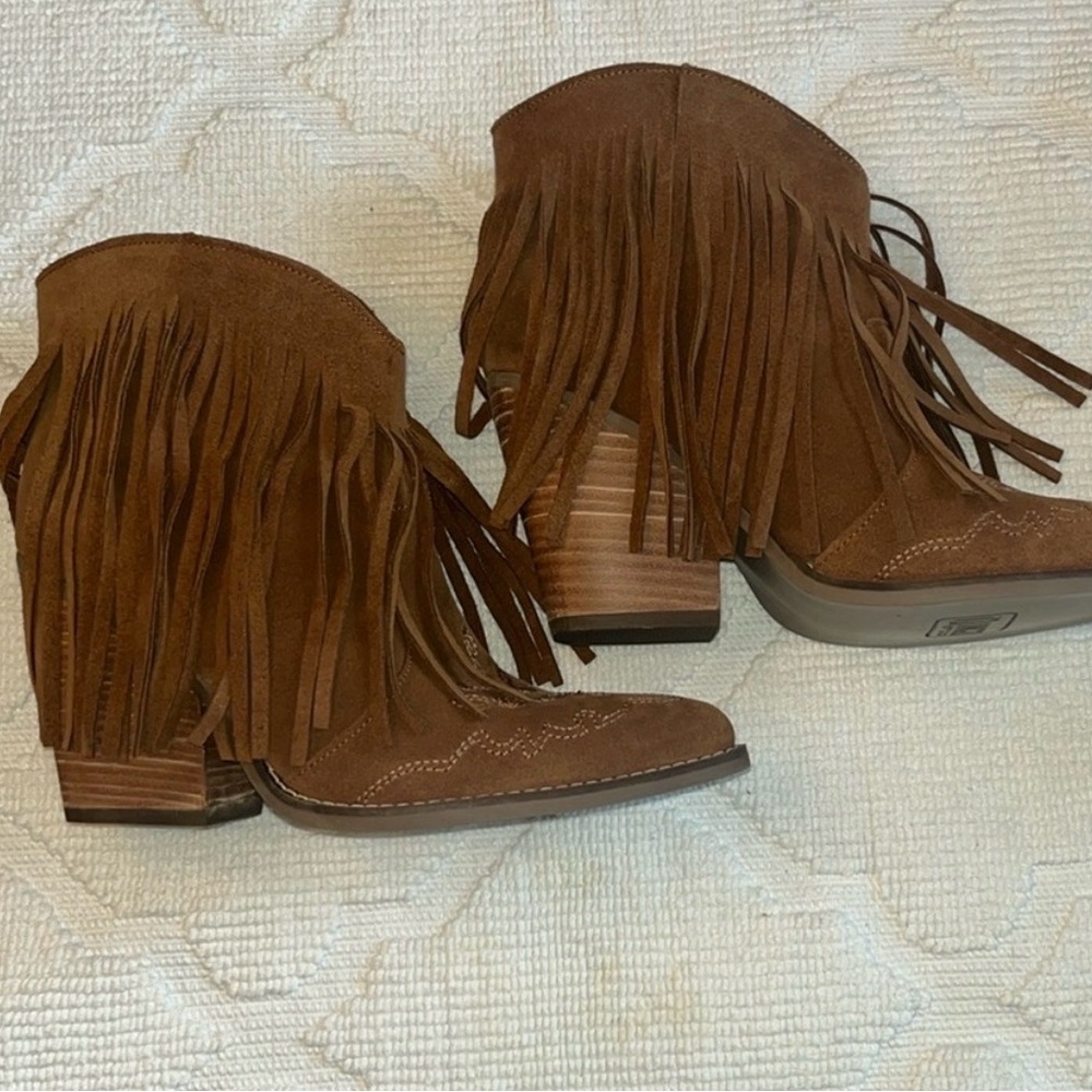 Dingo women’s Camel suede